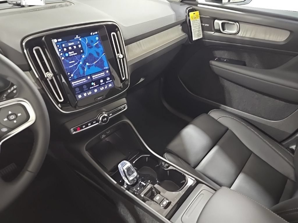New 2026 Volvo XC40 B5 Ultra w/ Climate Package AWD/4WD image 14