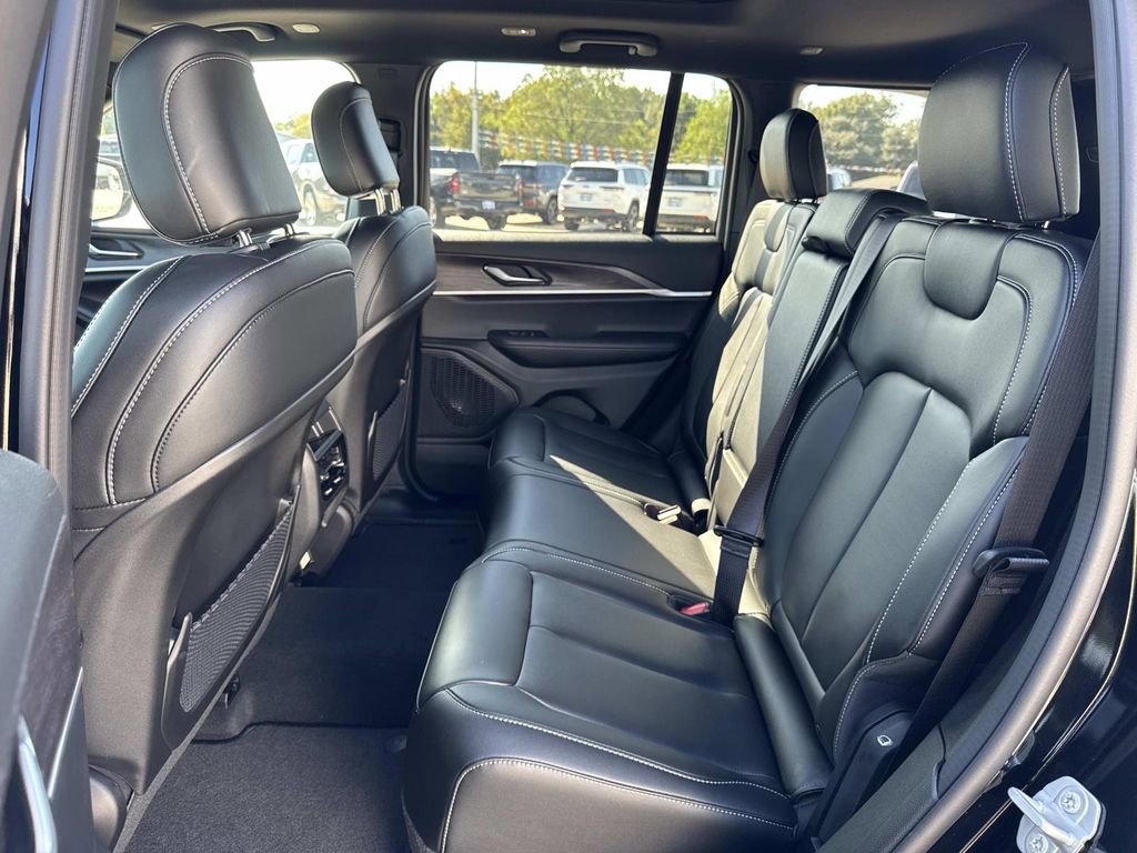 New 2025 Jeep Grand Cherokee Limited w/ Black Appearance Package image 27