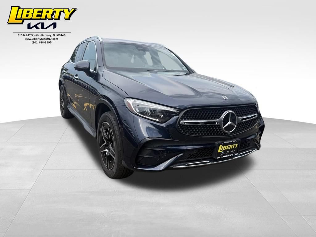 Used 2024 Mercedes-Benz GLC 300 4MATIC image 1