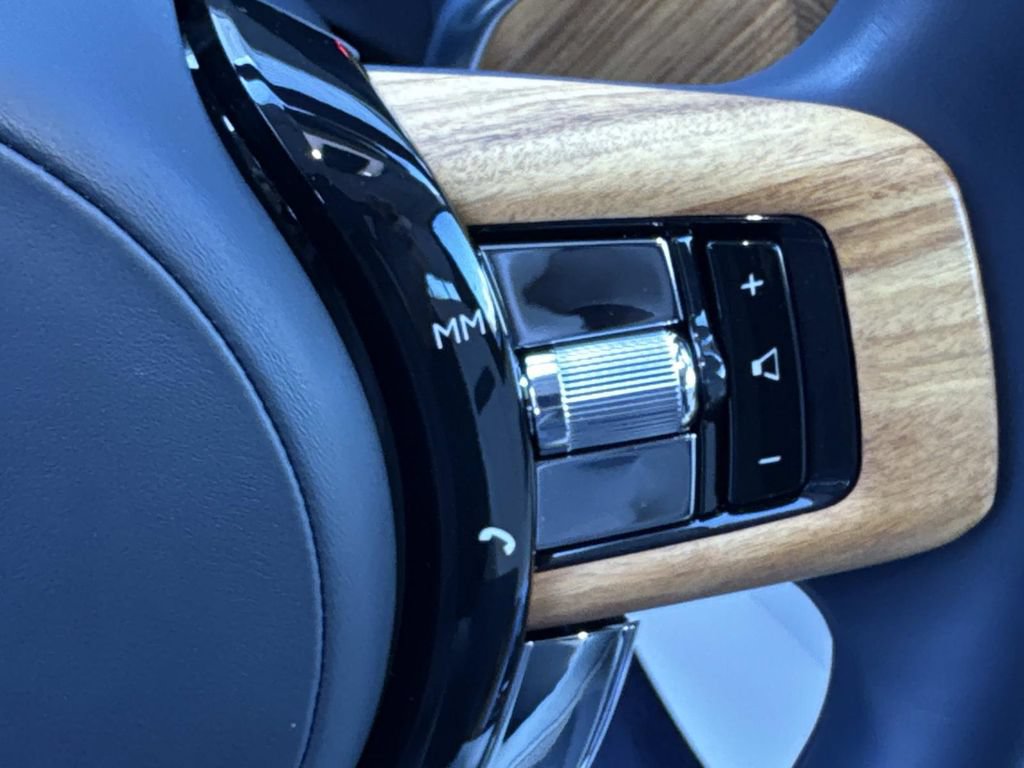 Used 2021 Rolls-Royce Cullinan AWD/4WD image 28