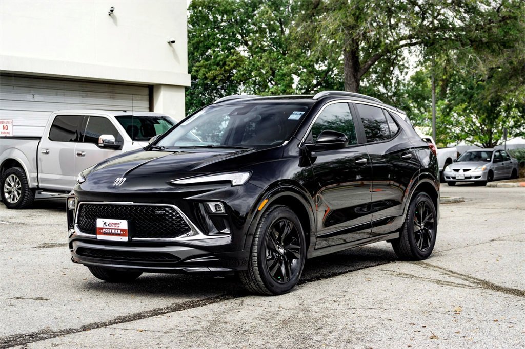 Used 2024 Buick Encore GX Sport Touring image 9