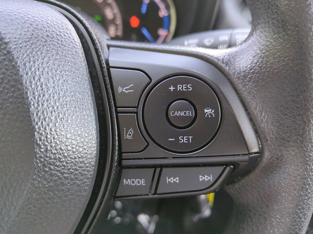 Used 2025 Toyota RAV4 LE AWD/4WD image 24