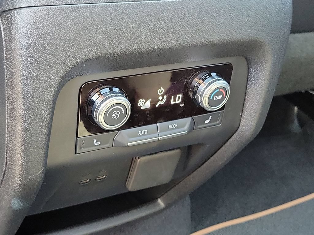 Used 2026 GMC Acadia AT4 w/ Luxury Package AWD/4WD image 22