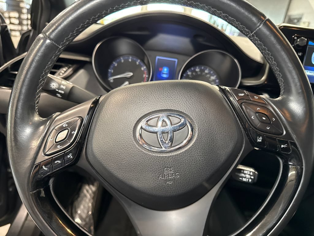 Used 2018 Toyota C-HR XLE FWD image 17
