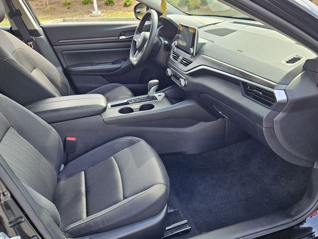 Used 2025 Nissan Altima 2.5 SV FWD image 16