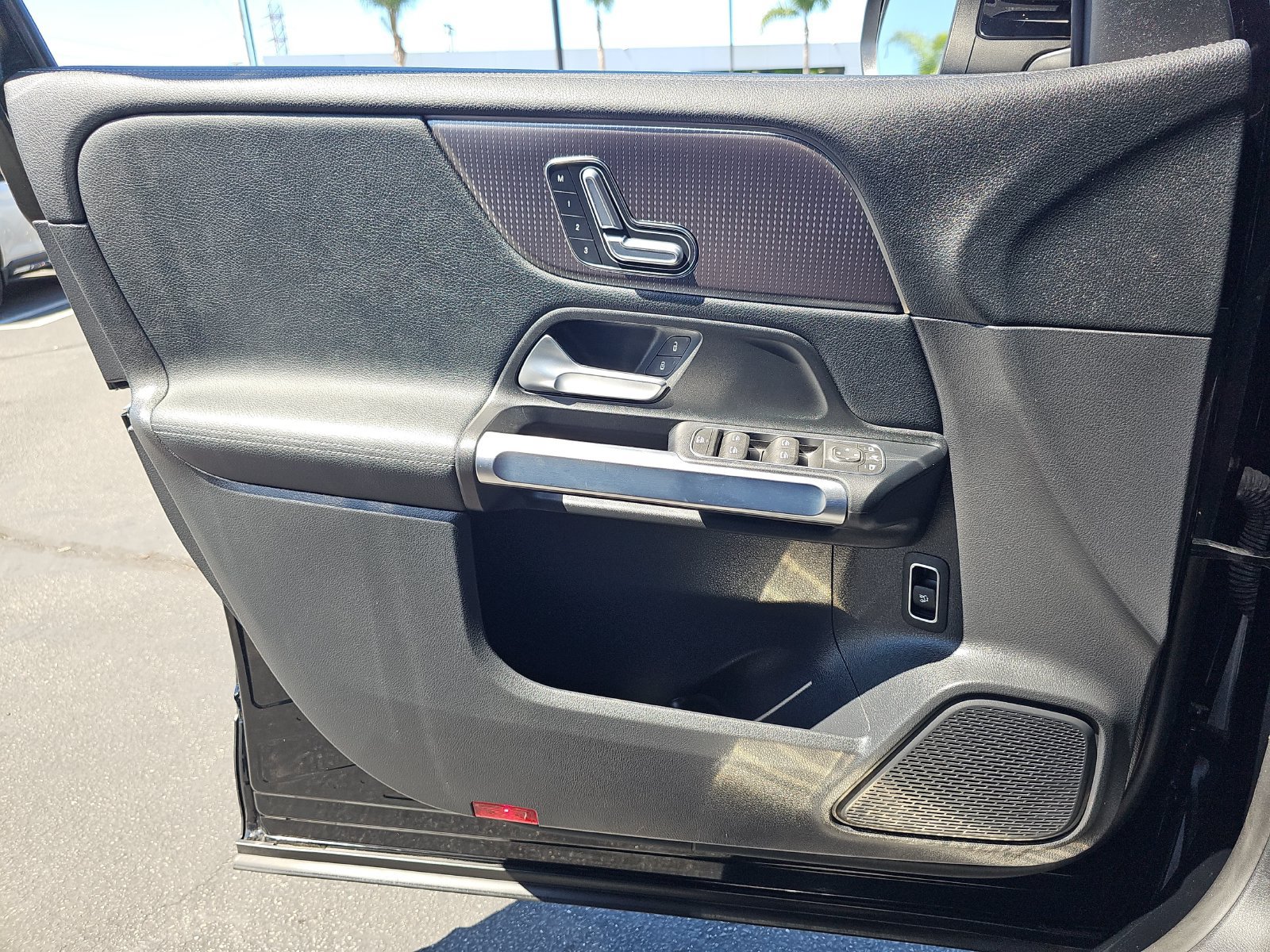 Used 2023 Mercedes-Benz EQB 300 4MATIC image 28