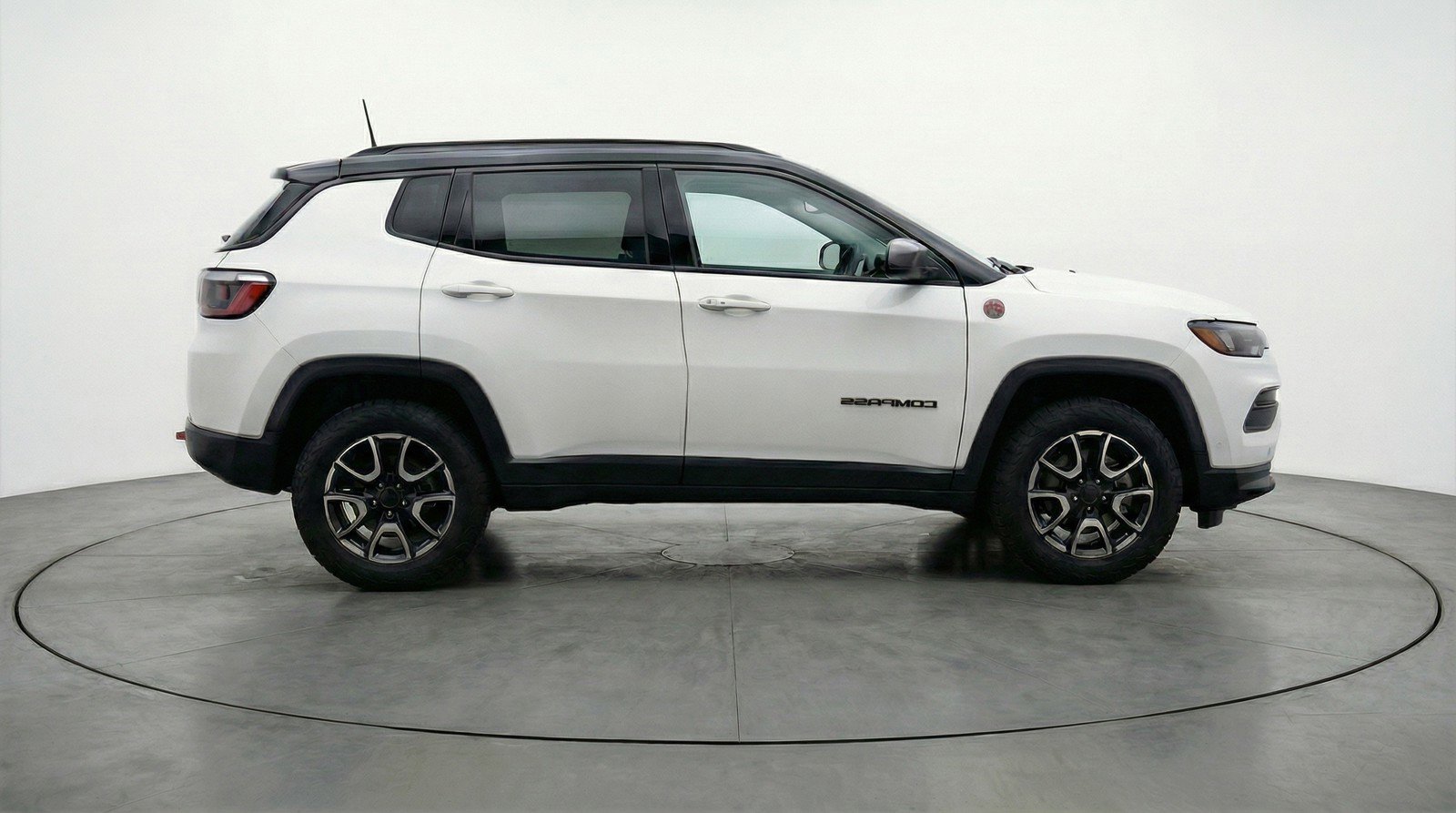 Used 2025 Jeep Compass Trailhawk AWD/4WD image 11