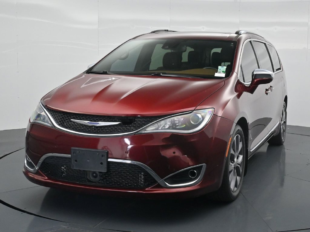 Used 2020 Chrysler Pacifica Limited w/ Tire & Wheel Group FWD image 2