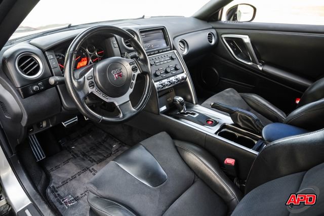 Used 2010 Nissan GT-R Premium AWD/4WD image 2