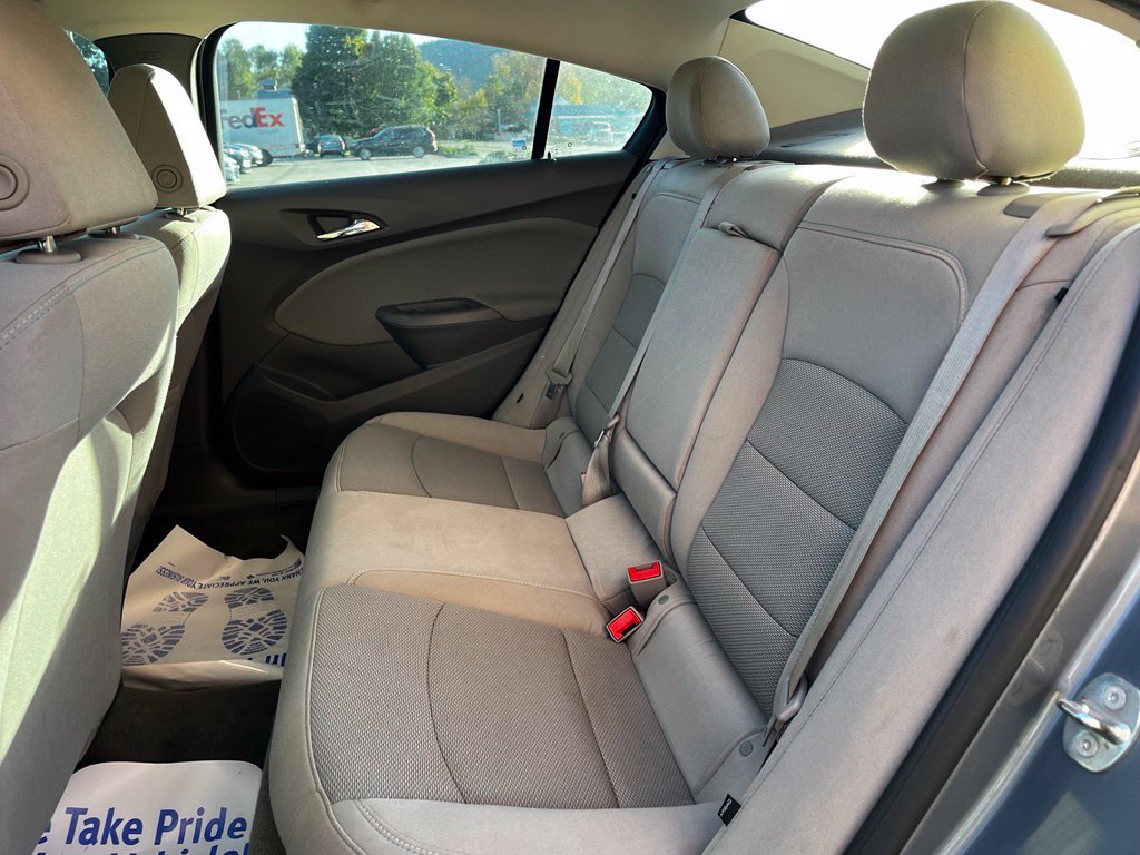 Used 2018 Chevrolet Cruze LT w/ Convenience Package FWD image 27