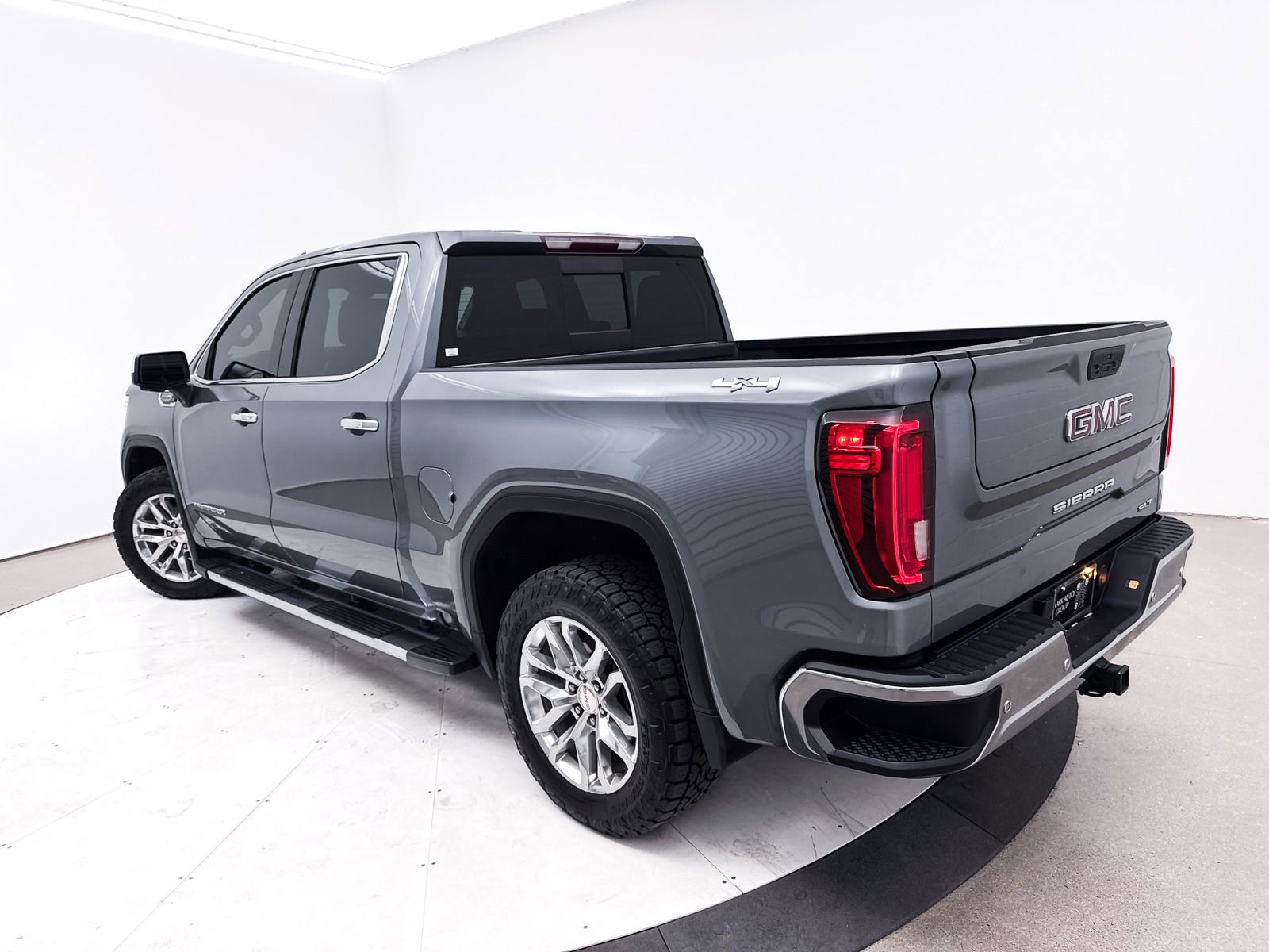 Used 2019 GMC Sierra 1500 SLT w/ SLT Premium Plus Package image 2
