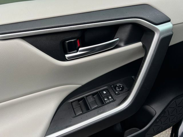 Used 2021 Toyota RAV4 XLE w/ Convenience Package image 32