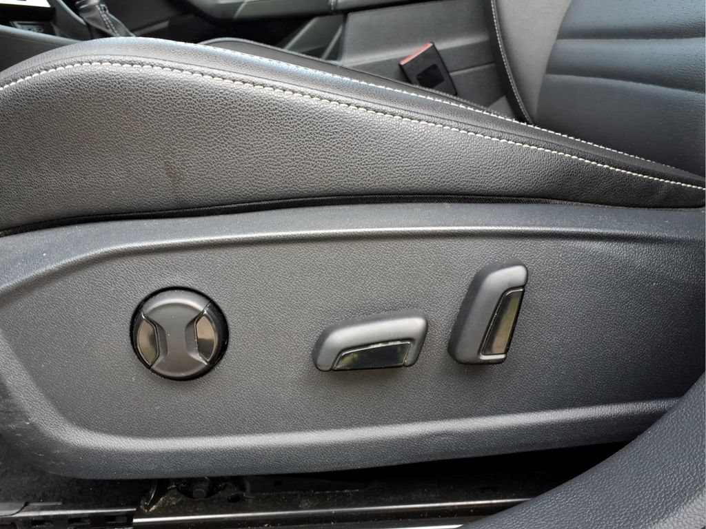 Used 2024 Volkswagen Jetta SE FWD image 27