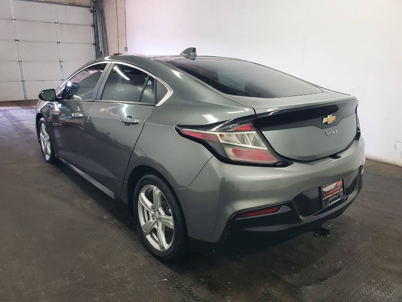 Used 2017 Chevrolet Volt LT w/ Comfort Package FWD image 5
