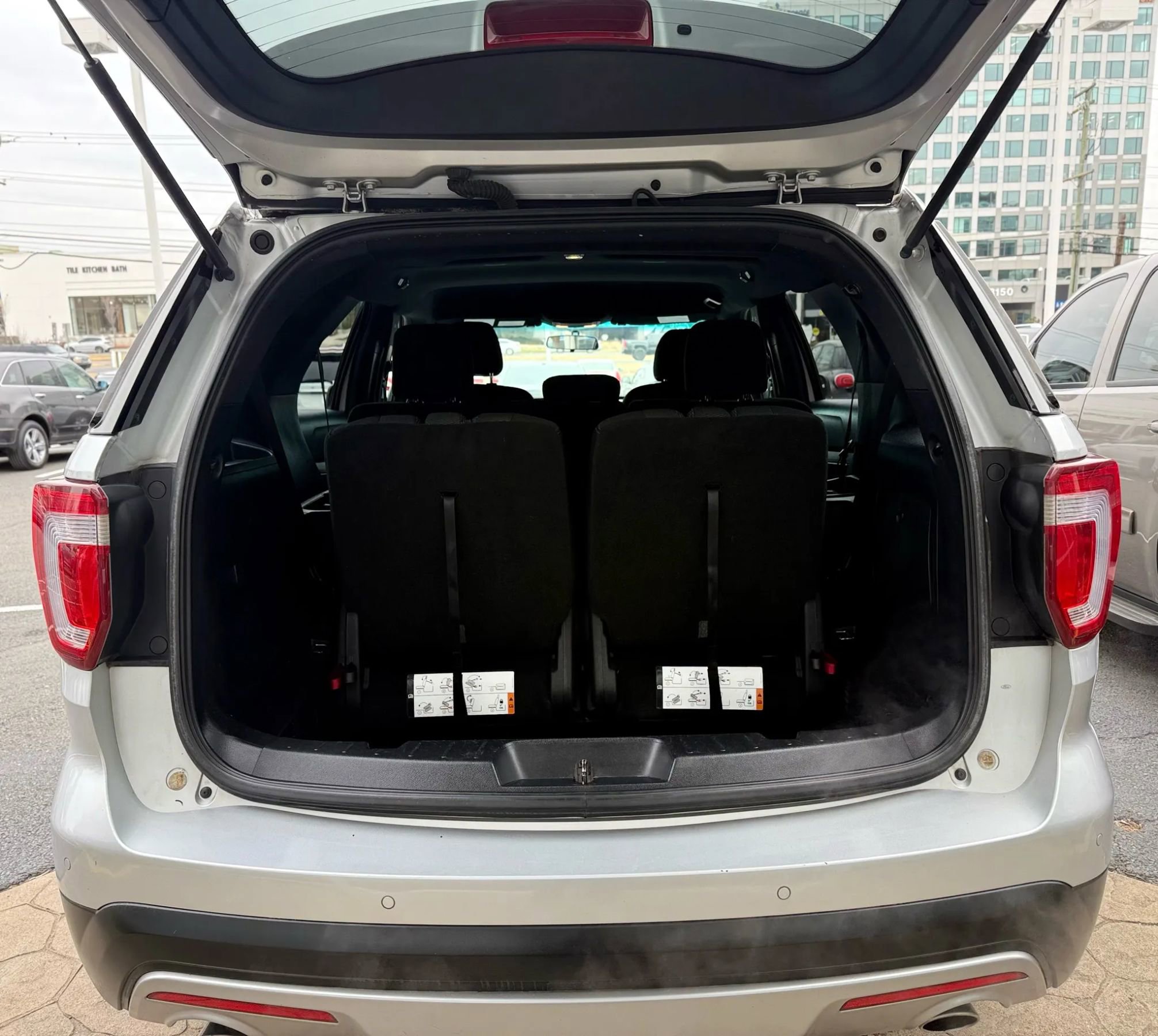 Used 2016 Ford Explorer XLT image 48