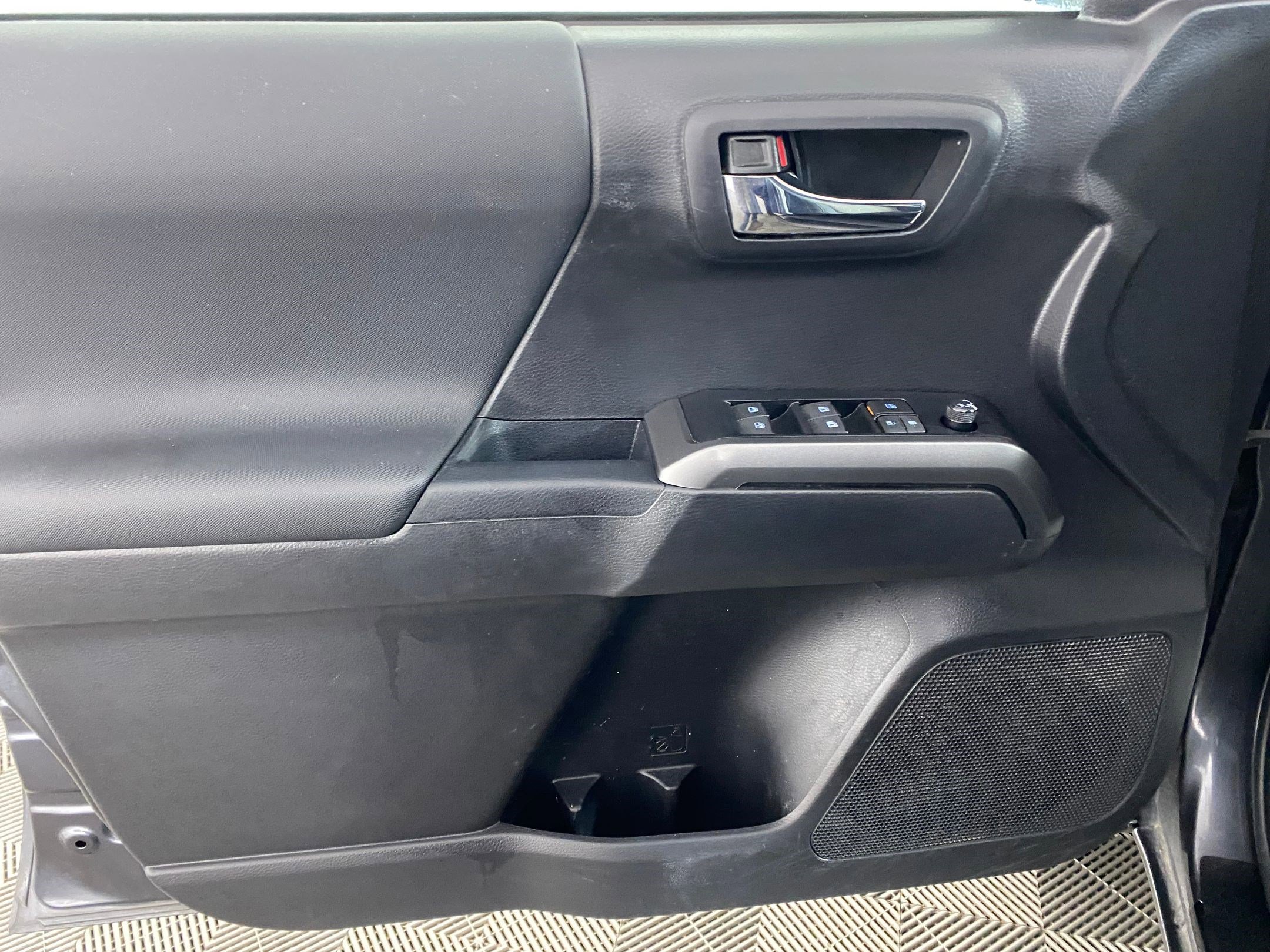 Used 2023 Toyota Tacoma TRD Sport w/ Advanced Technology Package image 12