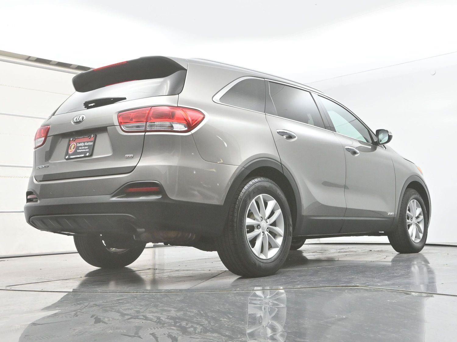Used 2017 Kia Sorento AWD w/ LX Convenience Package image 32