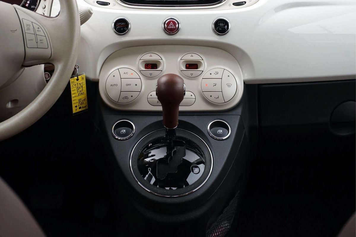 Used 2019 FIAT 500 Lounge FWD image 16