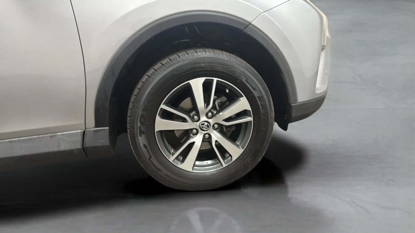 Used 2018 Toyota RAV4 XLE FWD image 26