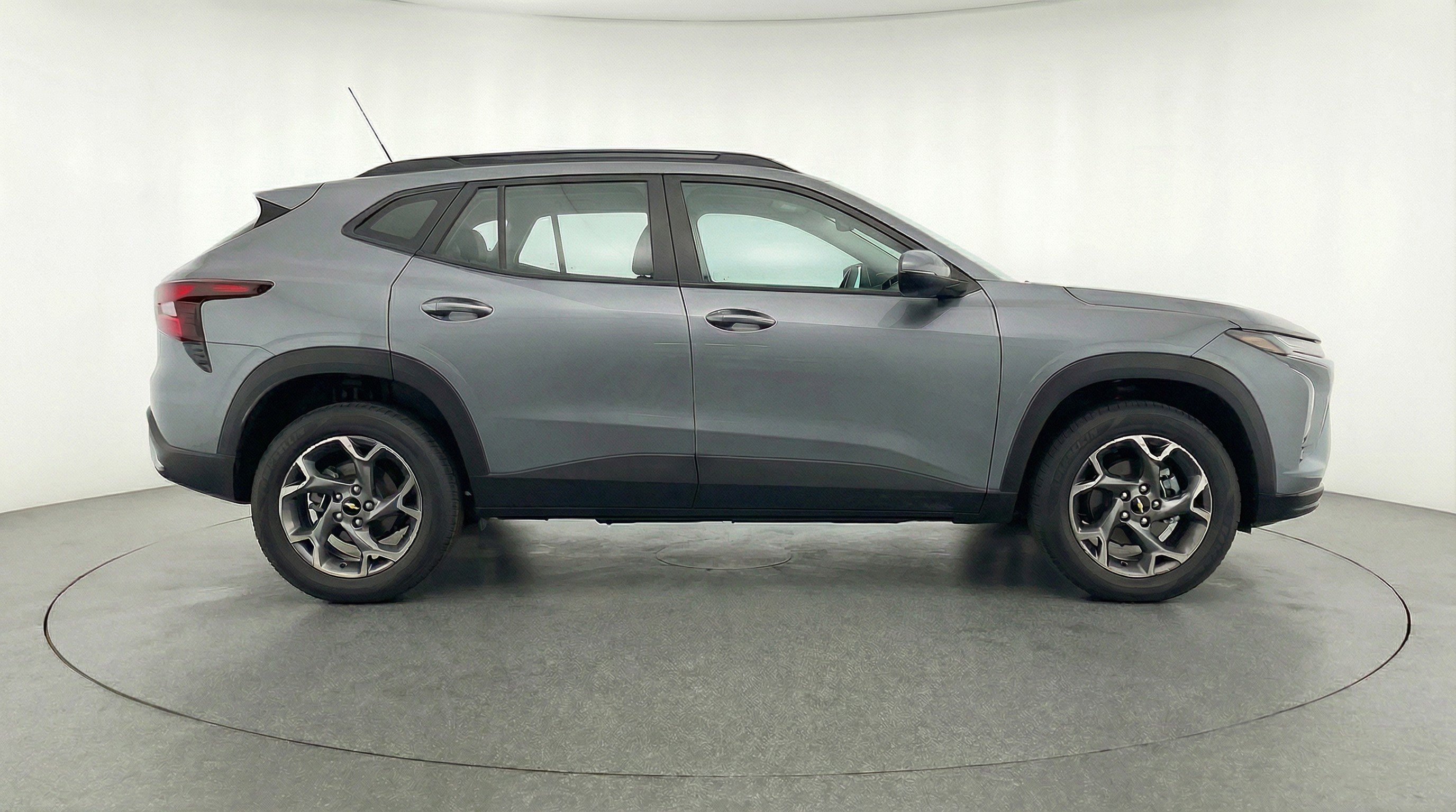 Used 2025 Chevrolet Trax LT image 11