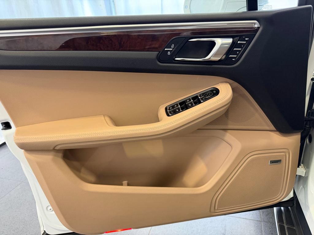 Certified 2023 Porsche Macan S AWD/4WD image 15