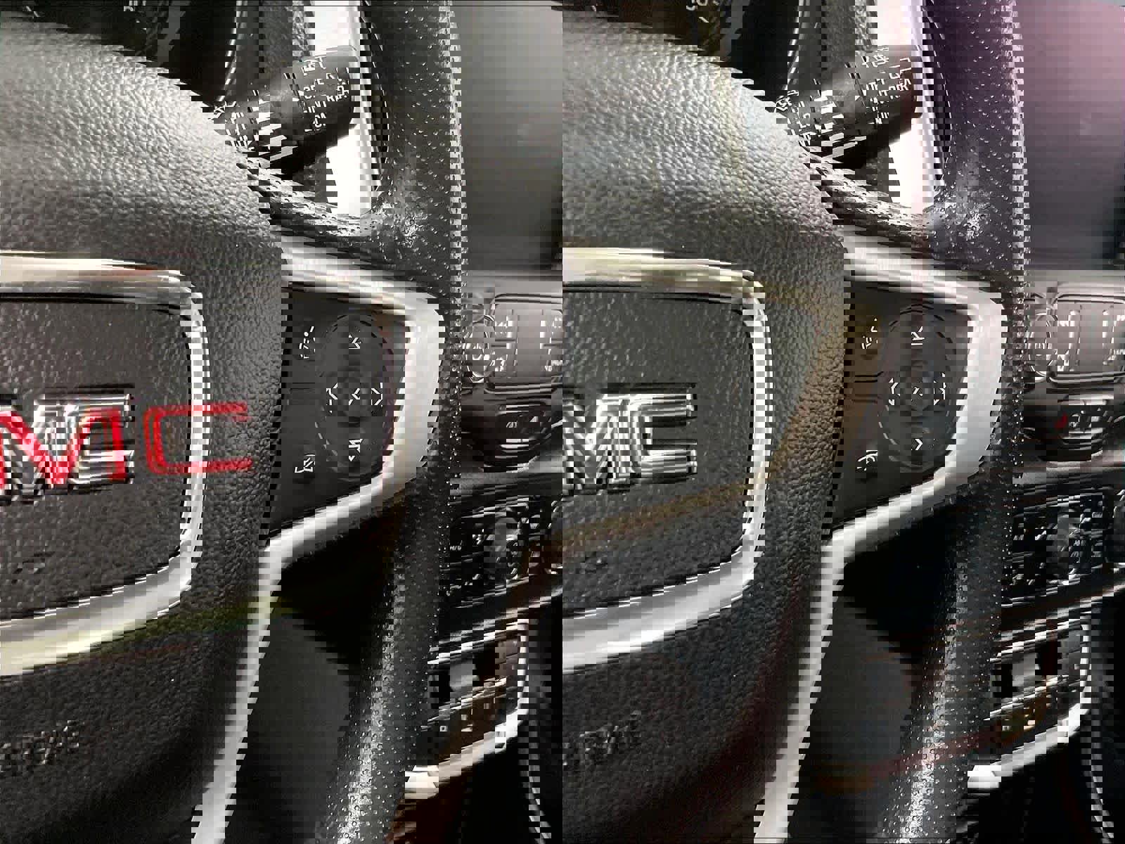 Used 2023 GMC Terrain SLE w/ Driver Convenience Package image 25