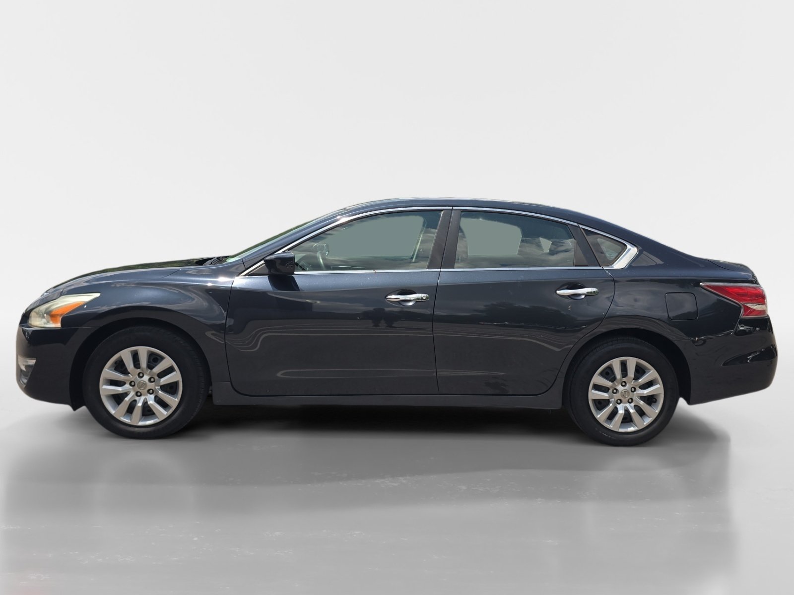 Used 2014 Nissan Altima 2.5 S FWD image 2