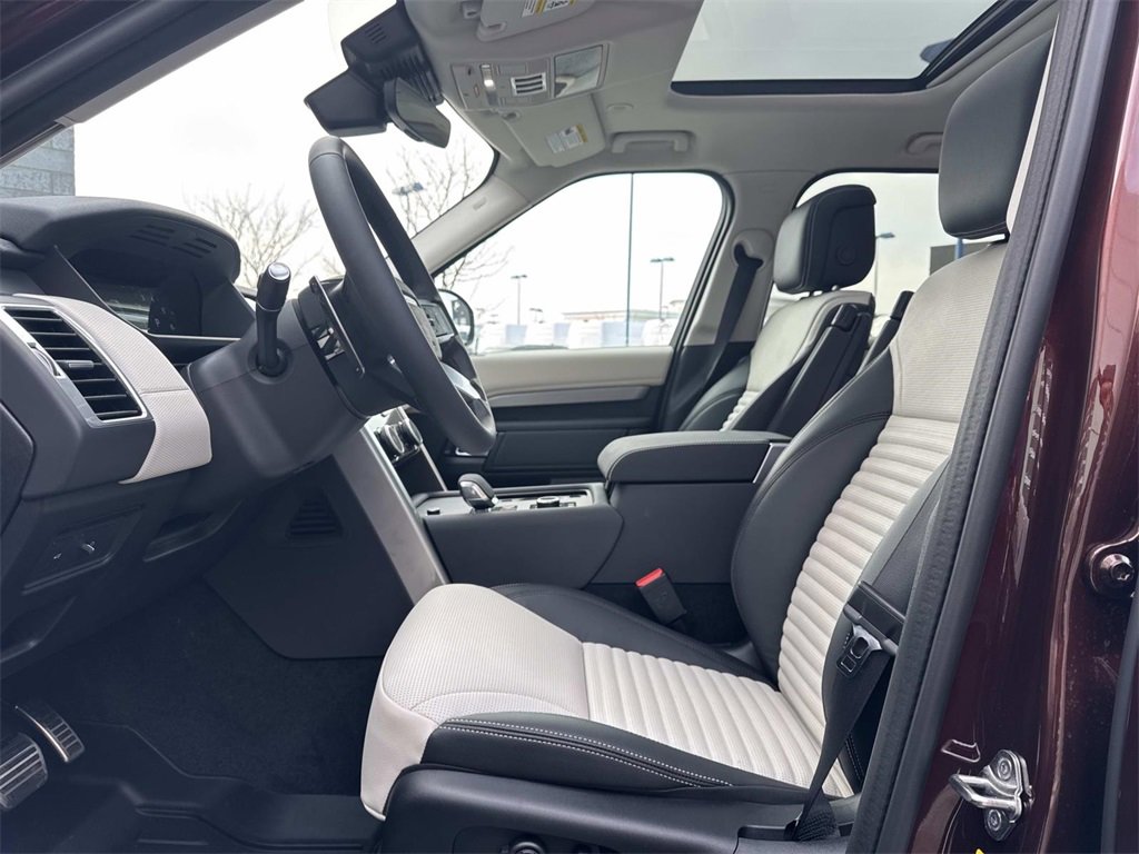New 2026 Land Rover Discovery Limited Edition image 20