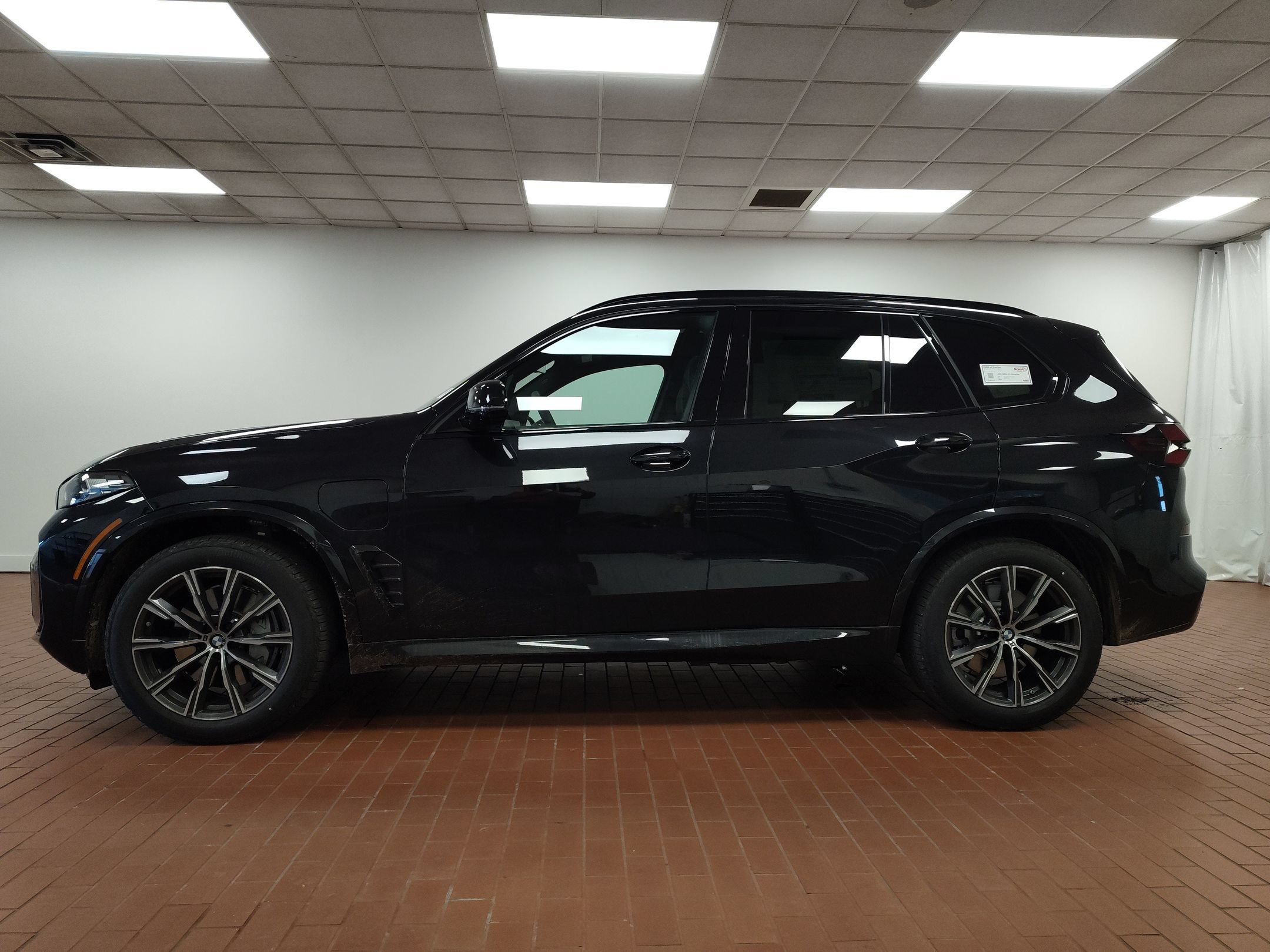 Used 2026 BMW X5 xDrive50e w/ M Sport Package AWD/4WD image 2