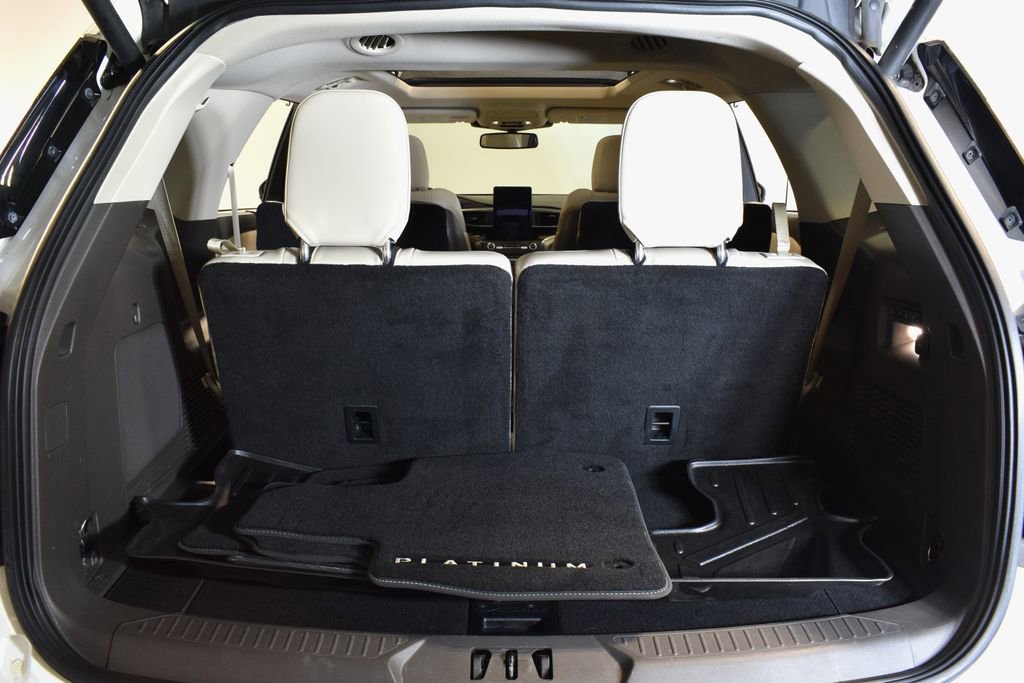 Used 2020 Ford Explorer Platinum w/ Premium Technology Package image 28