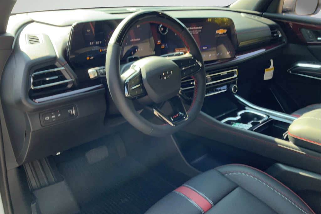 New 2027 Chevrolet Traverse RS w/ LPO, Floor Liner Package FWD image 19