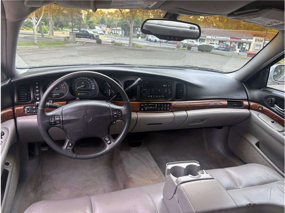 Used 2005 Buick Le Sabre Custom w/ Leather and Comfort Group FWD image 9