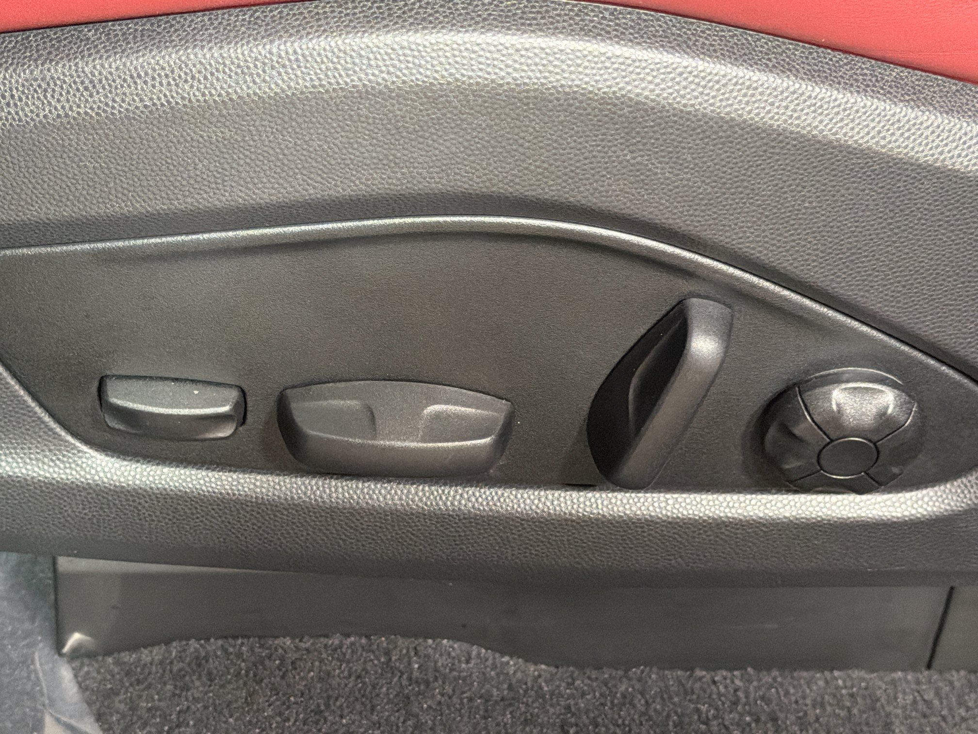 Certified 2026 Porsche Macan Electric RWD image 26