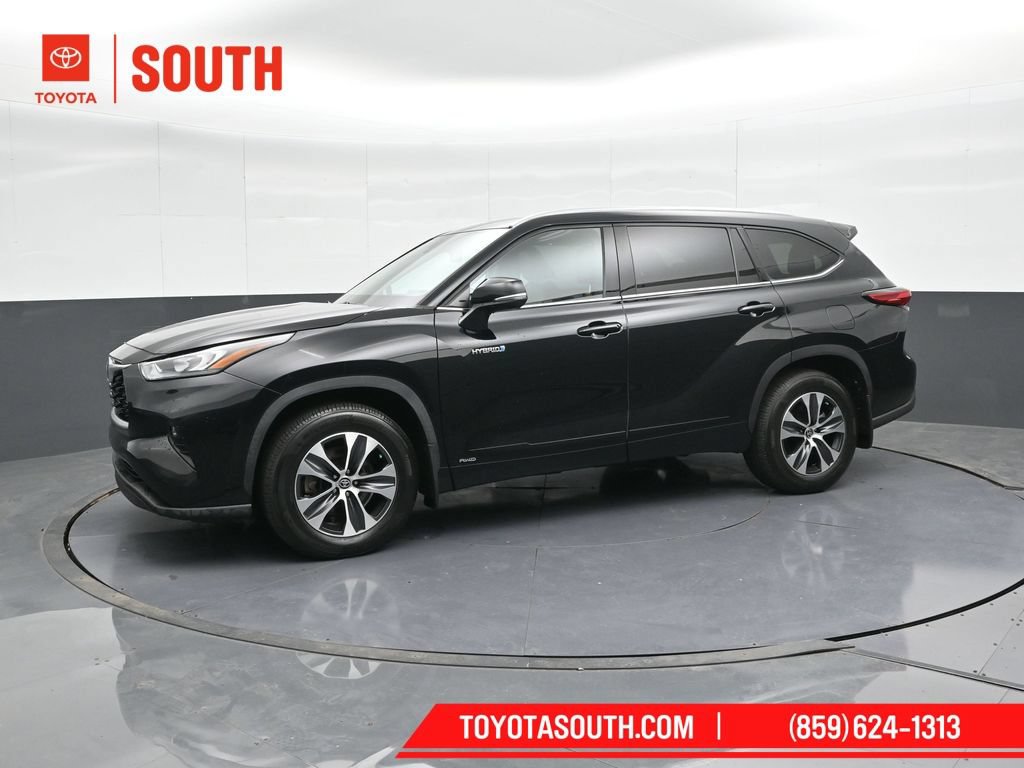 Used 2020 Toyota Highlander XLE AWD/4WD image 7