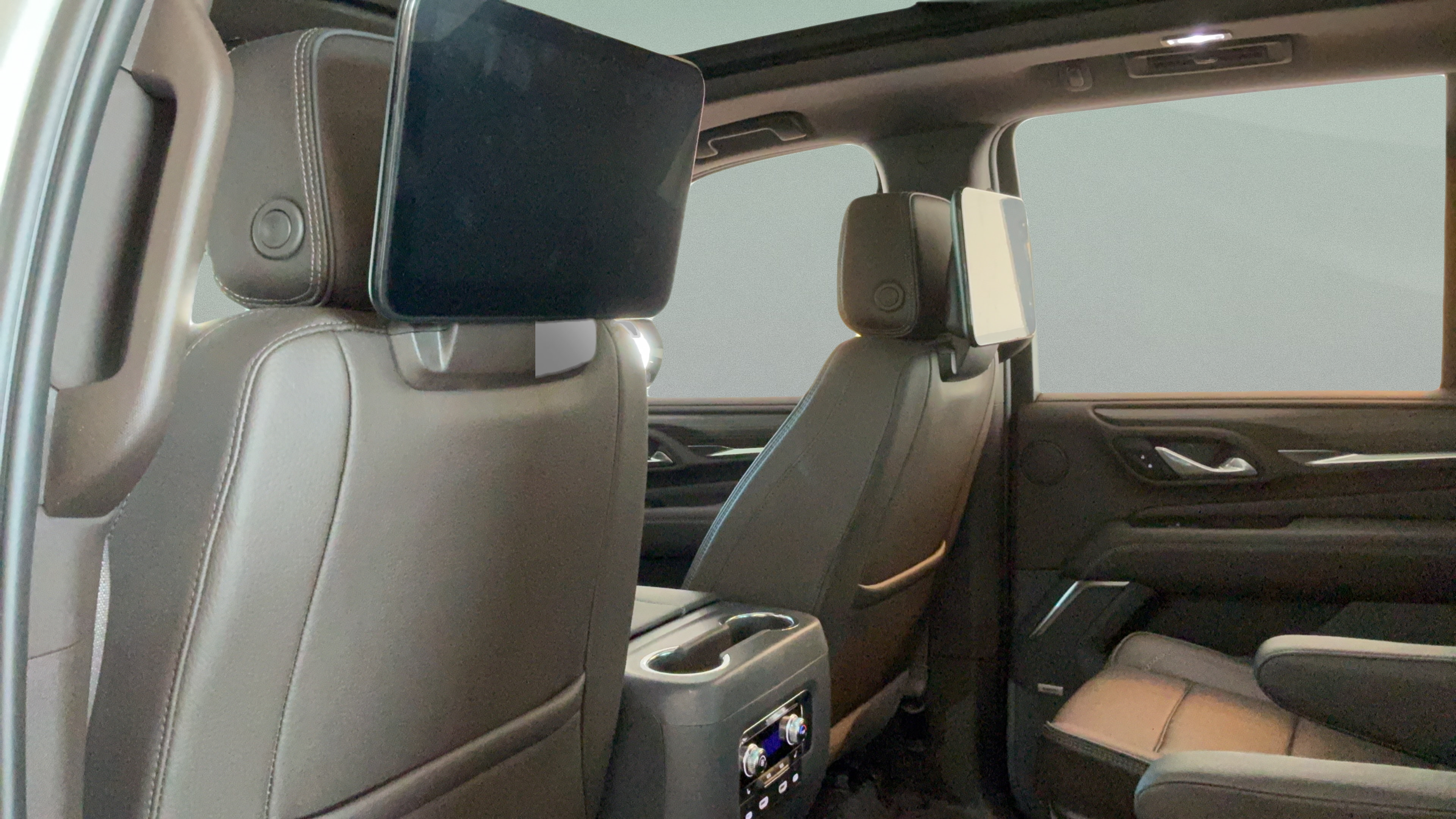 Used 2024 GMC Yukon Denali w/ Advanced Technology Package AWD/4WD image 35