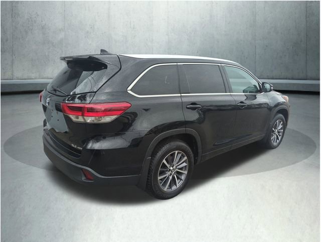 Used 2018 Toyota Highlander XLE w/ Carpet Mat Package (TMS) AWD/4WD image 6