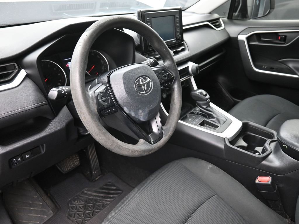 Used 2021 Toyota RAV4 LE image 18
