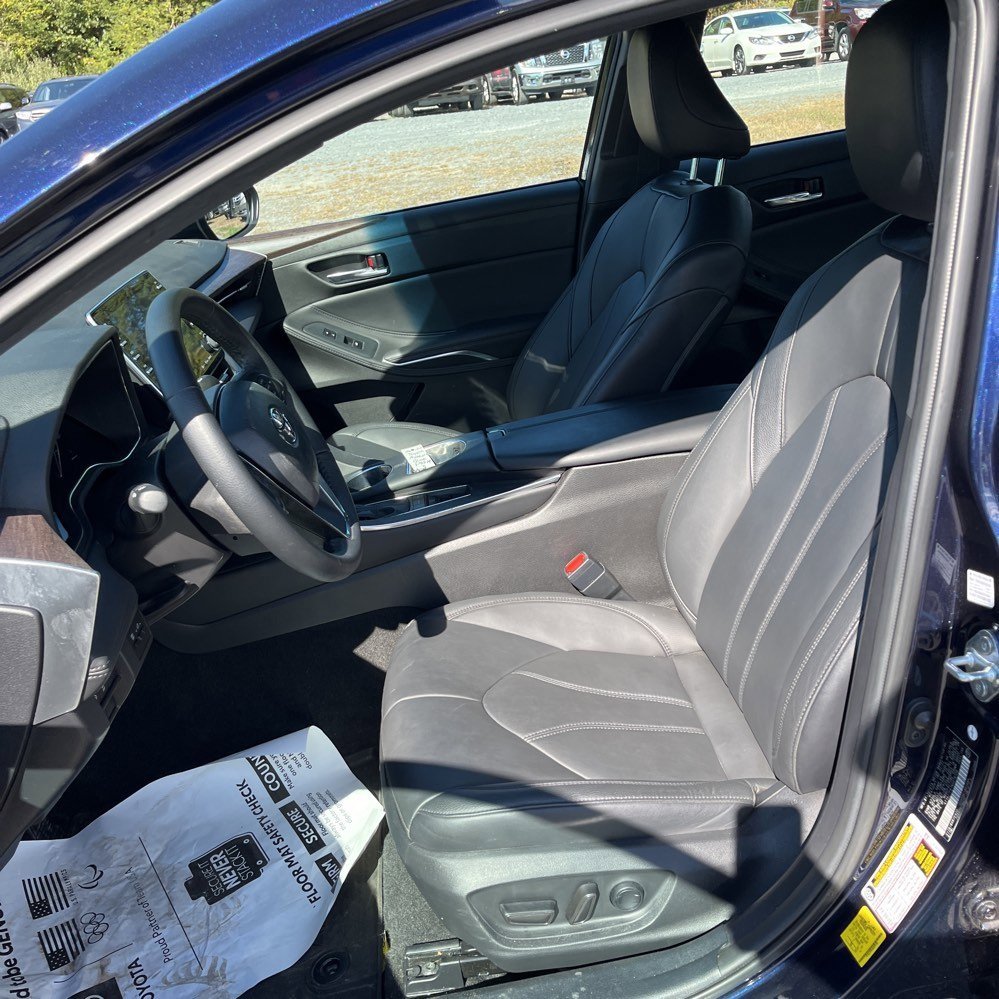 Used 2022 Toyota Avalon XLE image 6