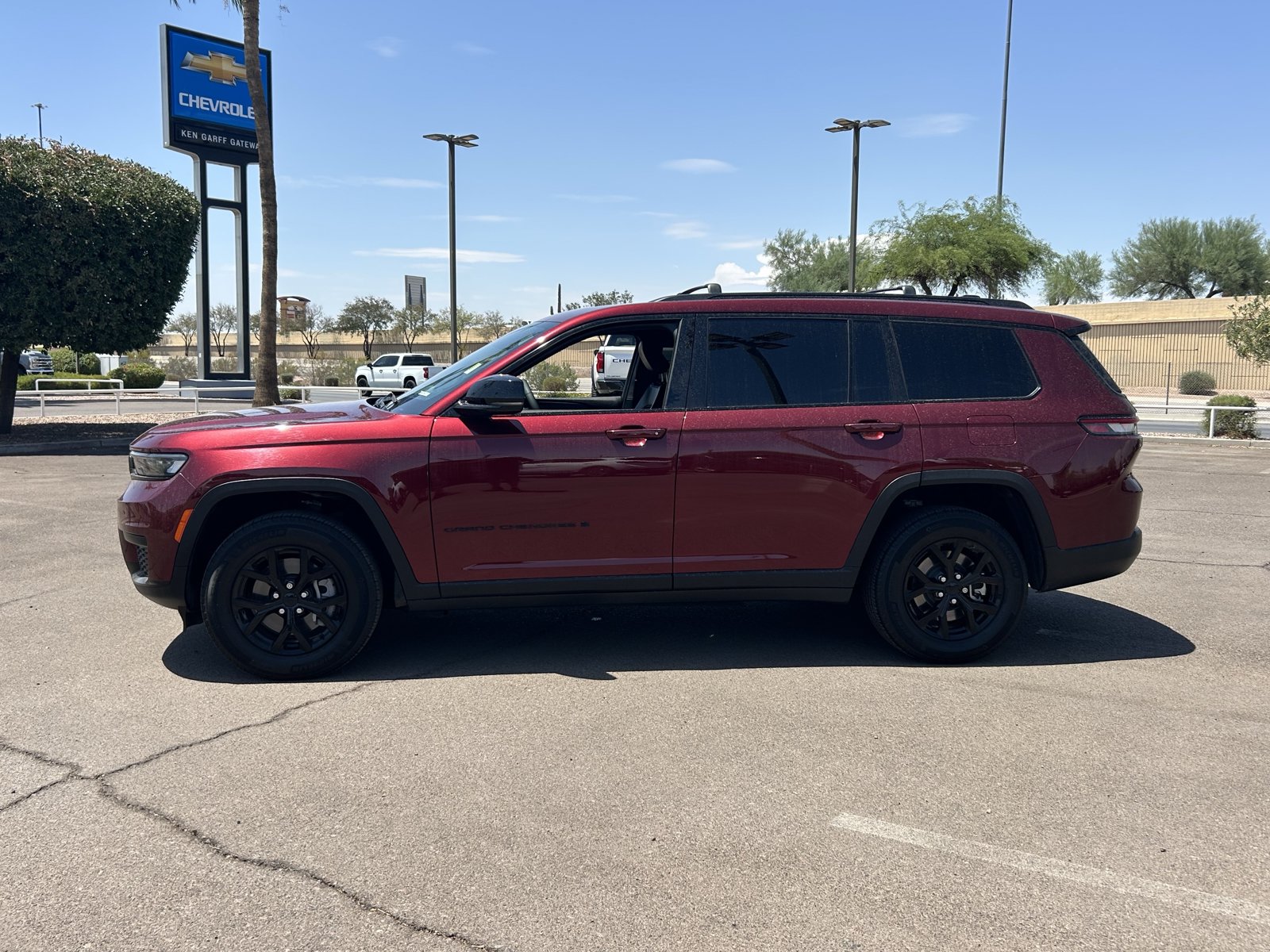 Used 2024 Jeep Grand Cherokee L Altitude AWD/4WD image 2