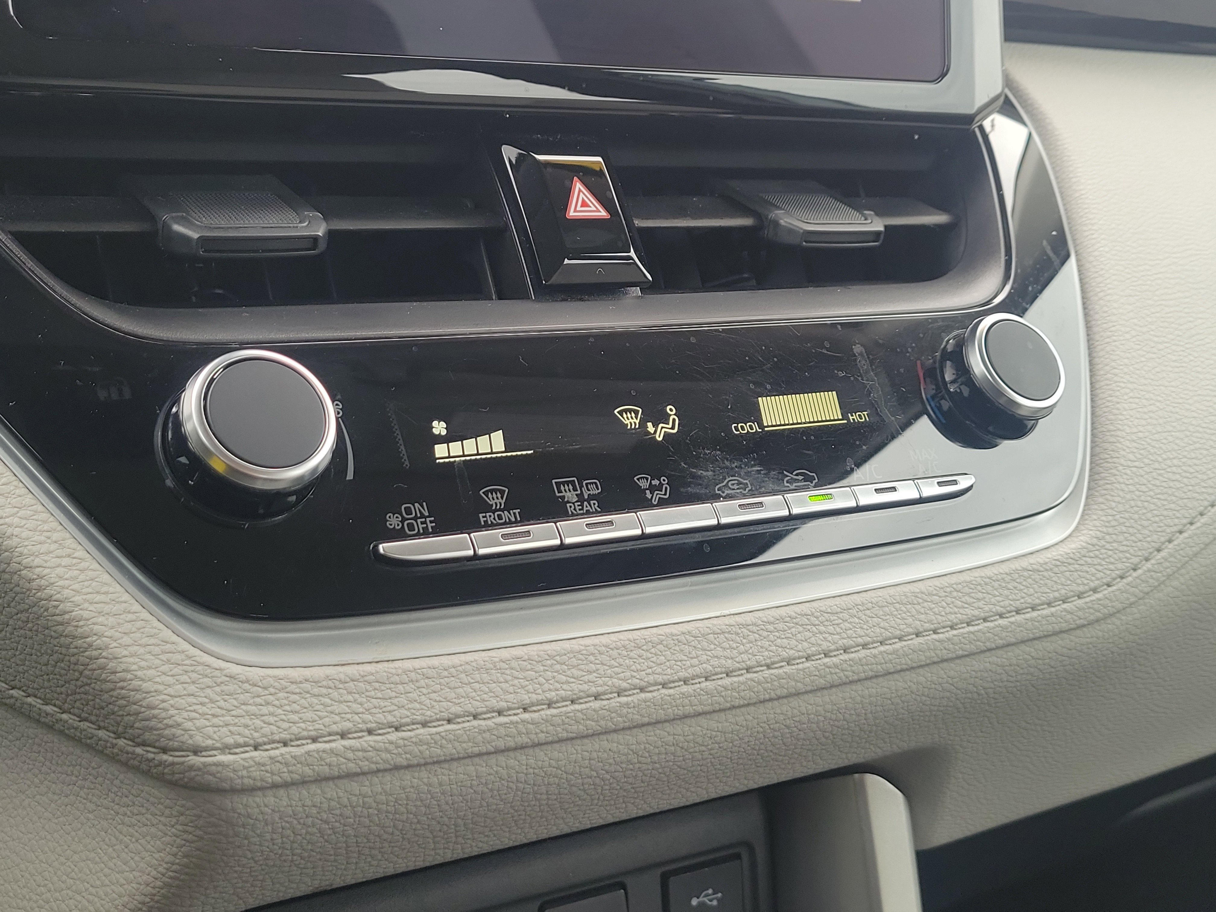 Used 2024 Toyota Corolla Cross L image 28