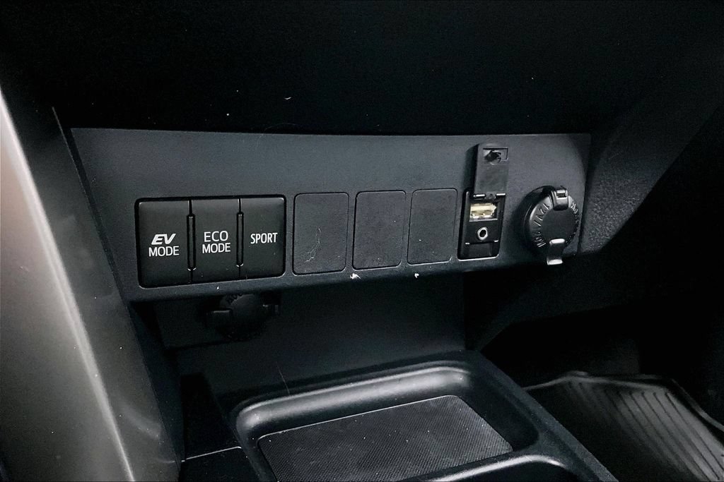 Used 2017 Toyota RAV4 XLE AWD/4WD image 30