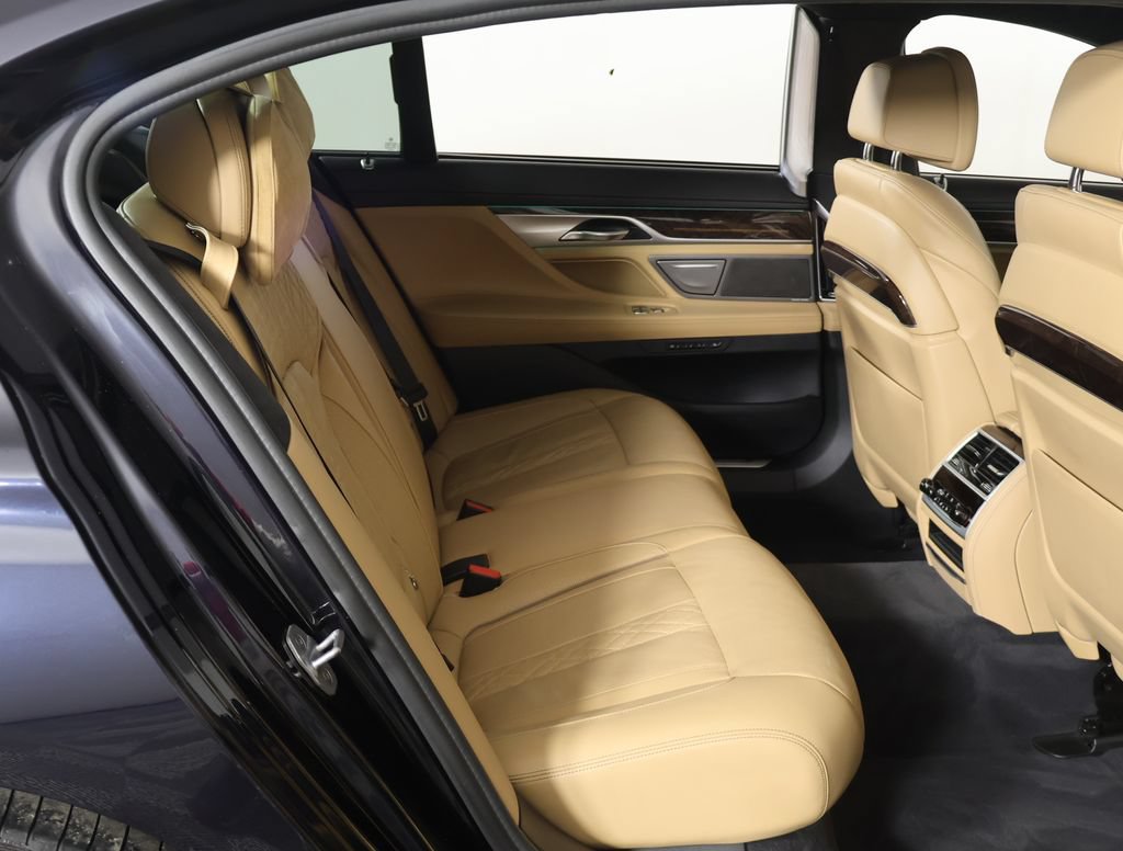 Used 2019 BMW 750i xDrive AWD/4WD image 36