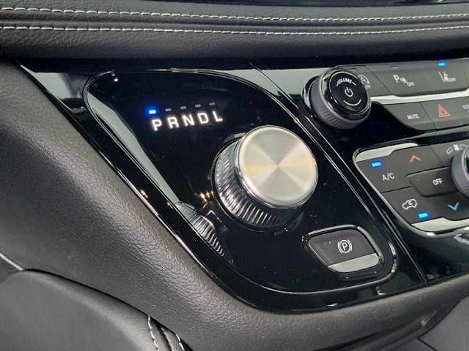New 2027 Chrysler Pacifica Limited FWD image 8