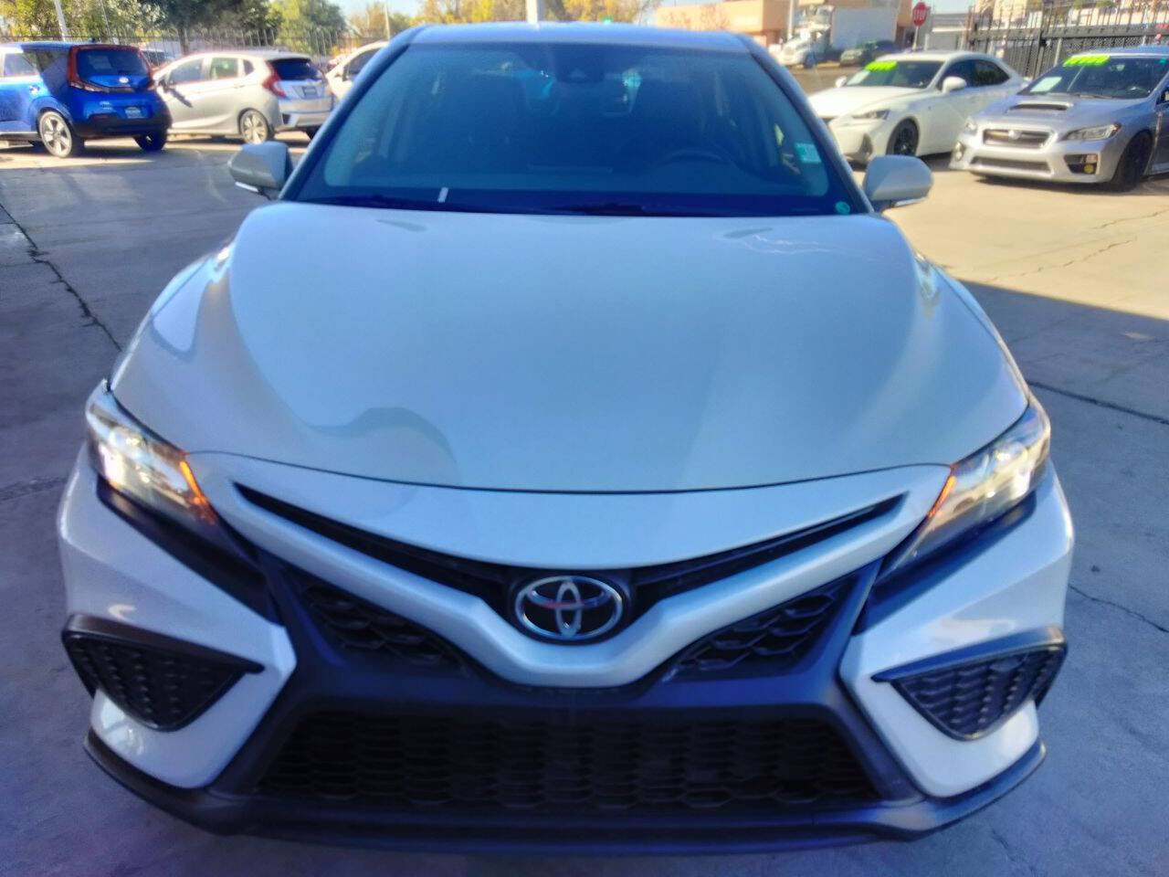 Used 2022 Toyota Camry SE image 7