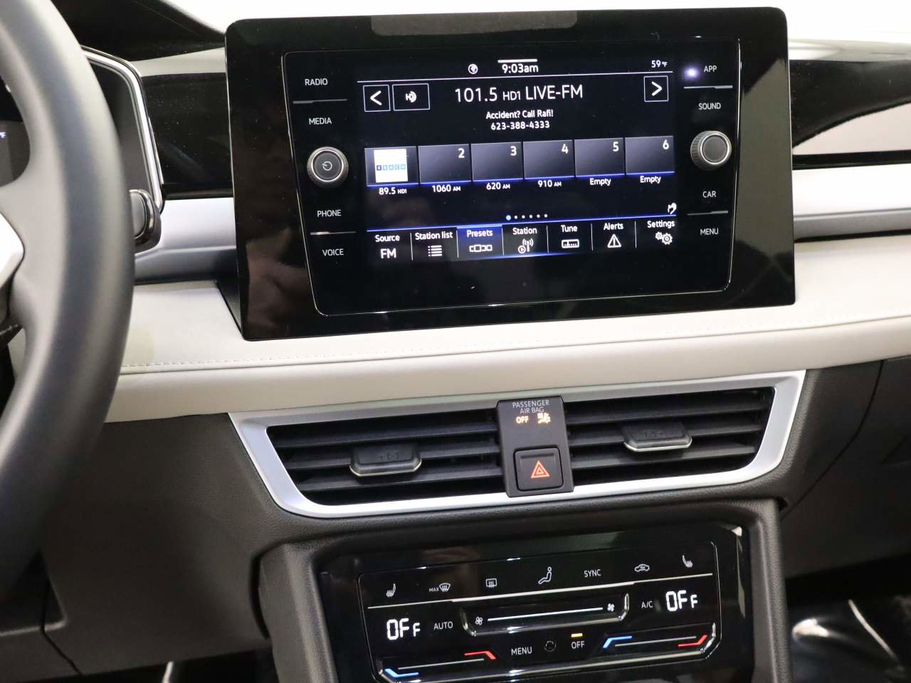 Certified 2025 Volkswagen Taos SE w/ Panoramic Sunroof Package image 11