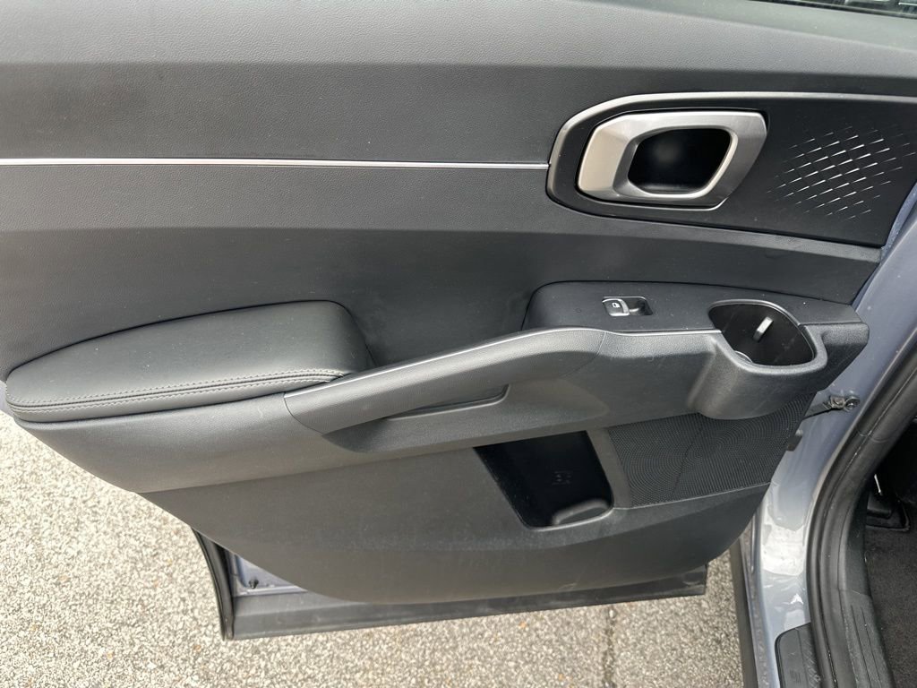 Used 2023 Kia Sorento LX image 18