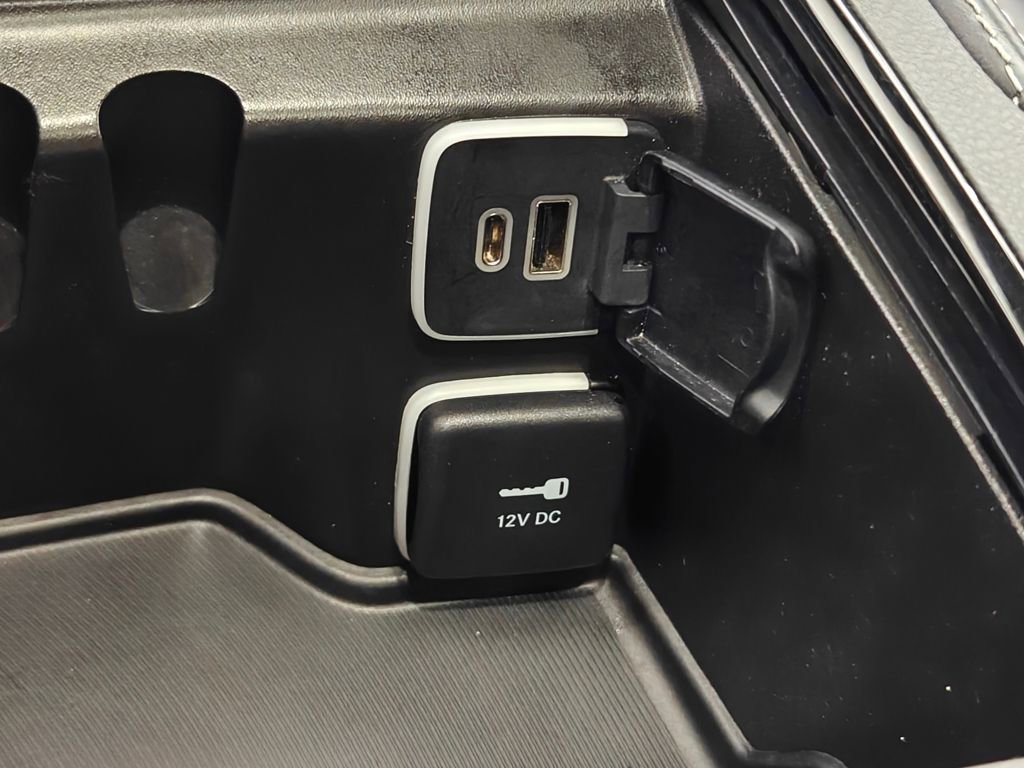 Used 2025 Chrysler Pacifica Limited image 63