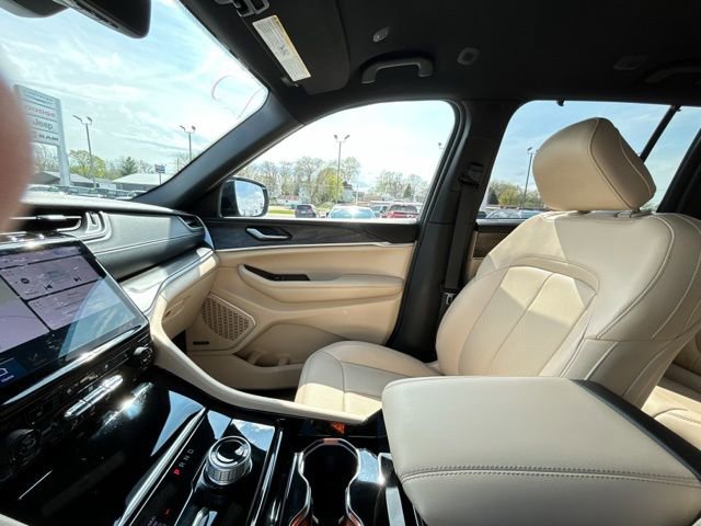 Used 2023 Jeep Grand Cherokee Limited w/ Luxury Tech Group II image 57