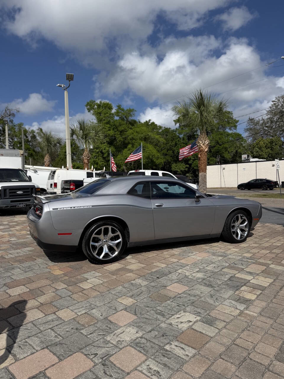 Used 2015 Dodge Challenger SXT Plus w/ Technology Group RWD image 4
