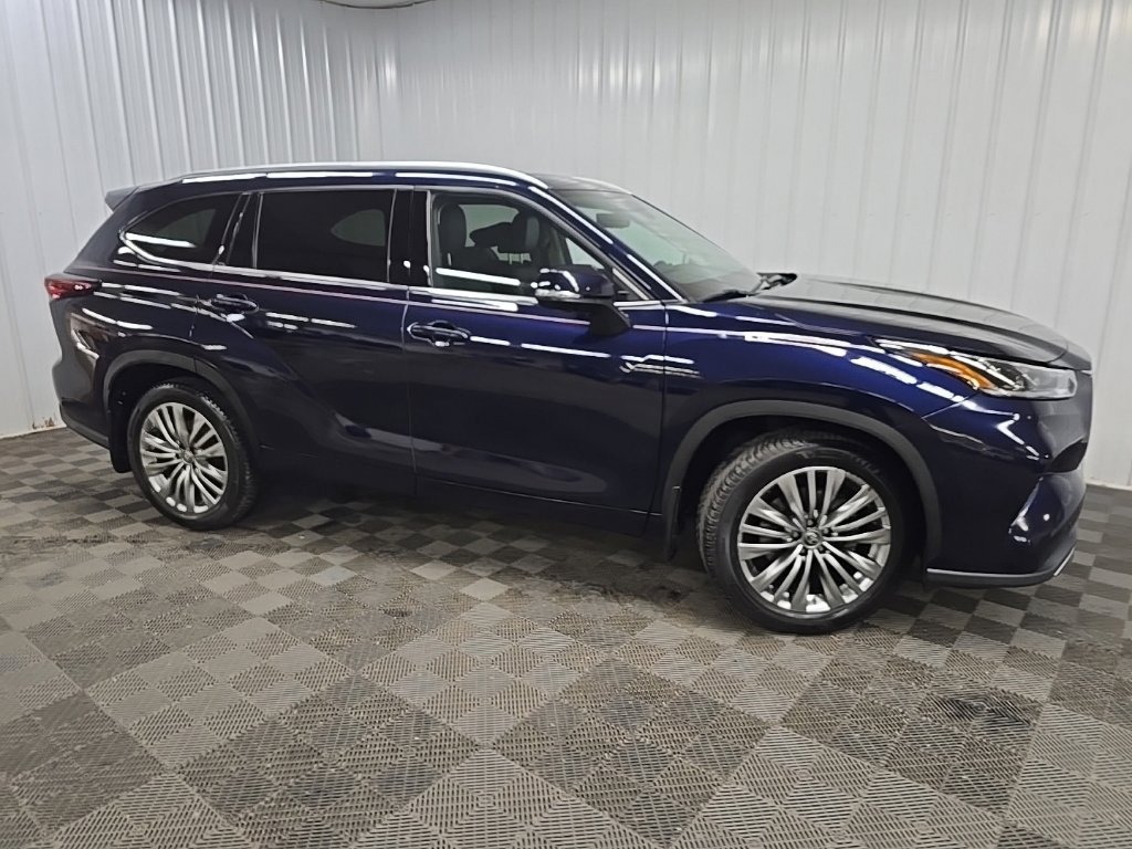 Used 2024 Toyota Highlander Platinum
